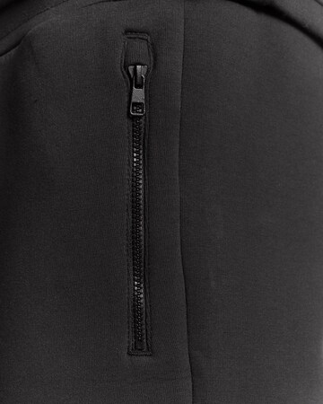 Effilé Pantalon Lyle & Scott en noir