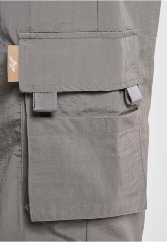Regular Pantaloni cu buzunare 'Ale' de la DEF pe gri