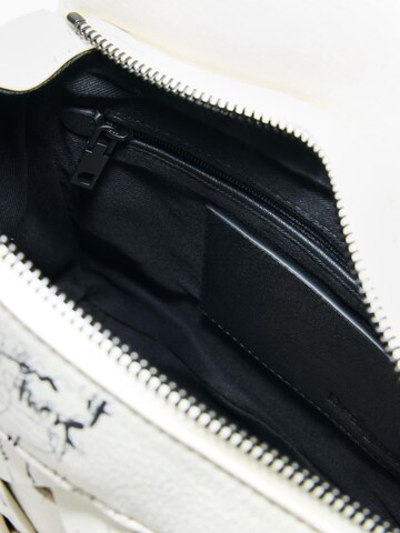 Geantă de umăr de la Desigual pe alb