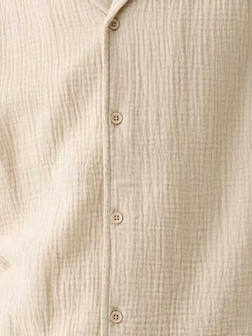 Bershka Regular fit Button Up Shirt in Beige