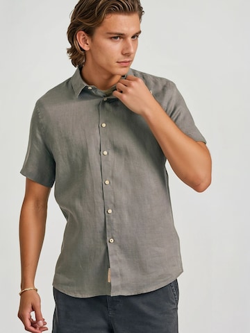 Funky Buddha Regular fit Overhemd in Bruin: voorkant
