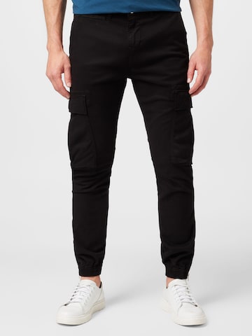 True Religion Tapered Cargobroek in Zwart: voorkant