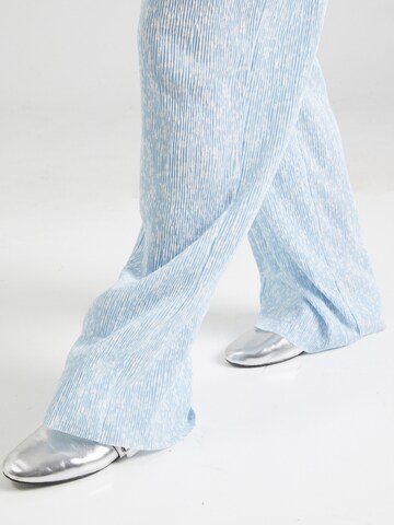 Wide Leg Pantalon 'PCFLORA' PIECES en bleu