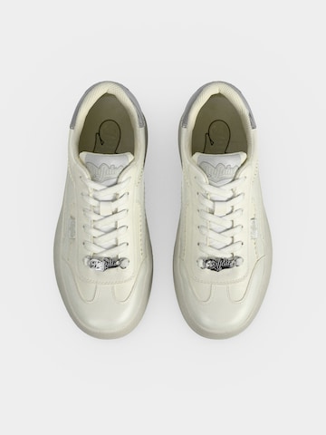 Baskets basses 'CAJO' BUFFALO en blanc
