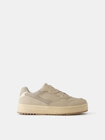 Bershka Sneaker in Beige