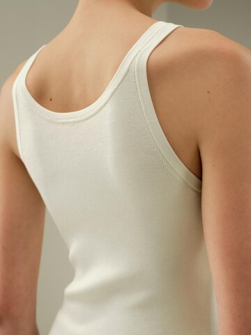 Top 'Basic Seiden Tanktop' di Lilysilk in bianco