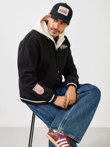 FC BAYERN MÜNCHEN Between-Season Jacket in Black