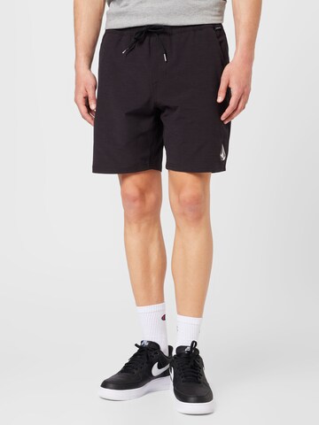 Volcom Regular Shorts 'UNDERSTONED' in Schwarz: predná strana