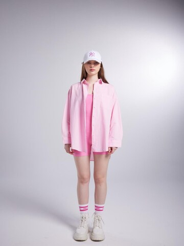 HOLLY LOLLY Blouse in Pink: front