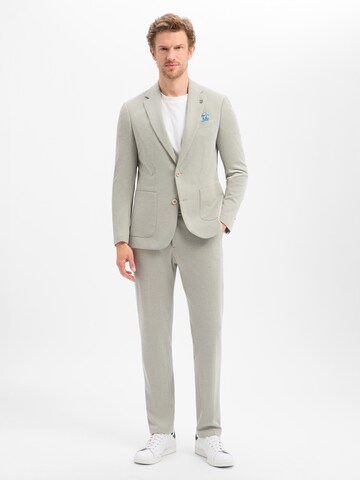 Thomas Goodwin Regular Suit in Beige: front