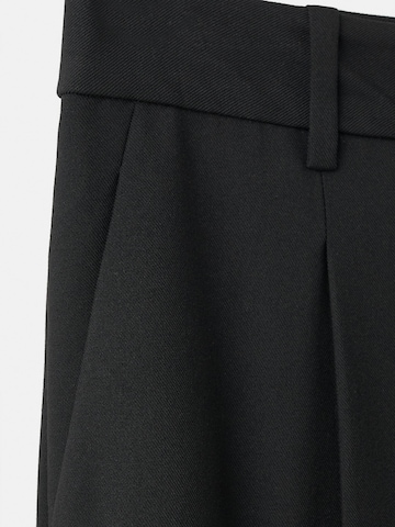 MANGOWide Leg/ Široke nogavice Hlače na crtu 'GABO' - crna boja