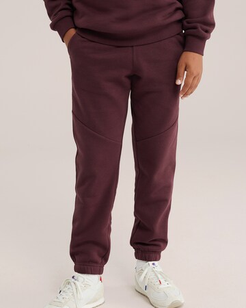 WE Fashion Tapered Broek in Lila: voorkant