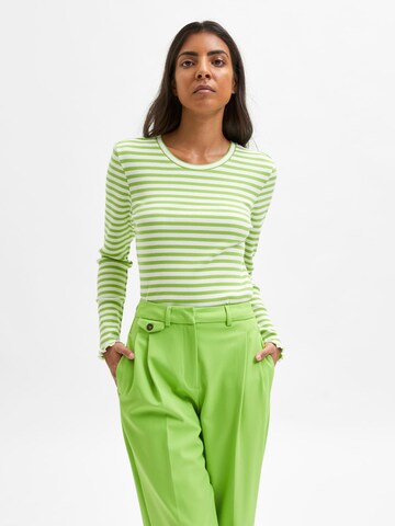 Tricou 'Anna' de la SELECTED FEMME pe verde: față