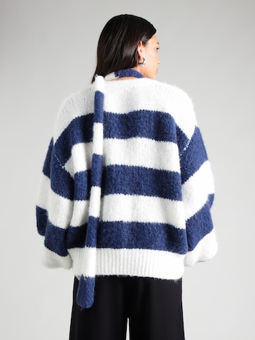 About You x Romina Palm Gebreid vest in Wit