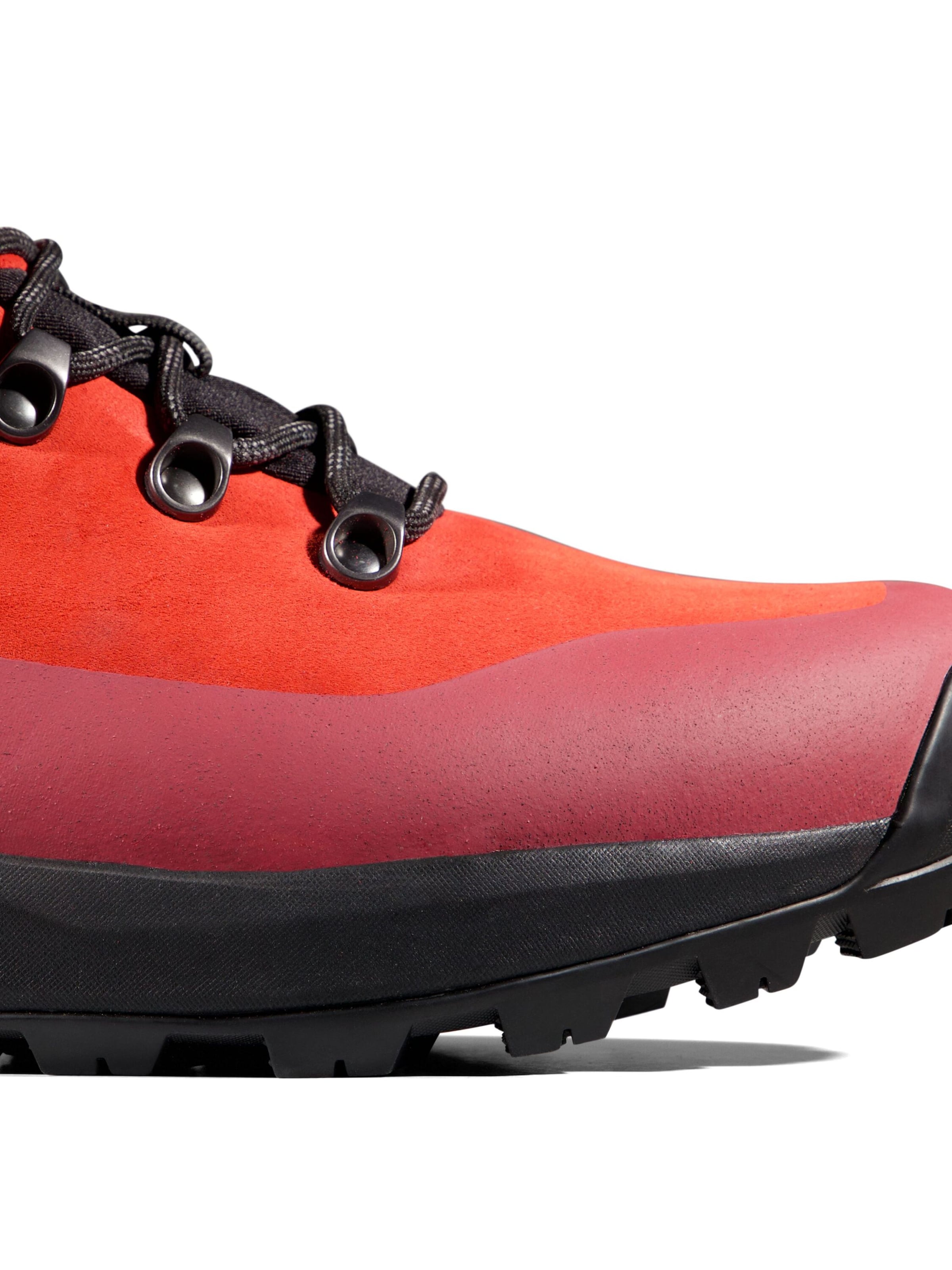 MAMMUT Flats in Red