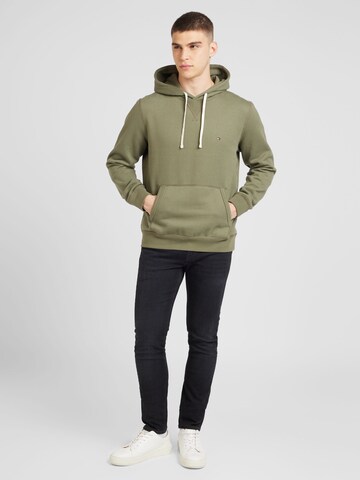 TOMMY HILFIGER Sweatshirt 'ESSENTIAL' in Groen