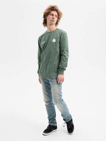 hydroponic - Camiseta 'Hydroponic x Peanuts Regular-Fit Long-Sleeve Ski Lift T-Shirt' en verde