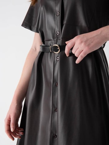 Abito 'Faux Leather Midi' di MND in marrone