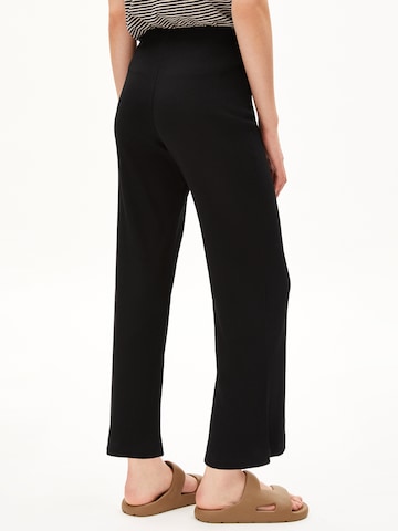 Bootcut Pantalon 'Niaan' ARMEDANGELS en noir