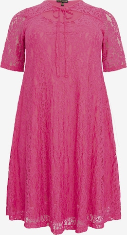 Yoek Dress in Pink: front