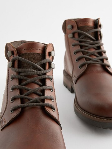 Next - Botas con cordones en marrón