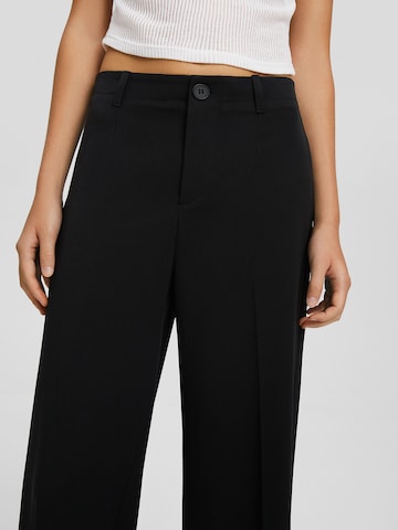 Loosefit Pantaloni cu dungă de la Bershka pe negru