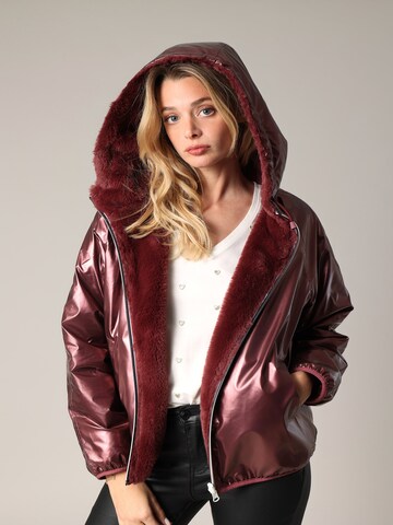 Veste d’hiver ' ISSIA ' Deeluxe en rouge : devant