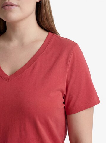 Tricou 'CARALISON' de la ONLY Carmakoma pe roșu