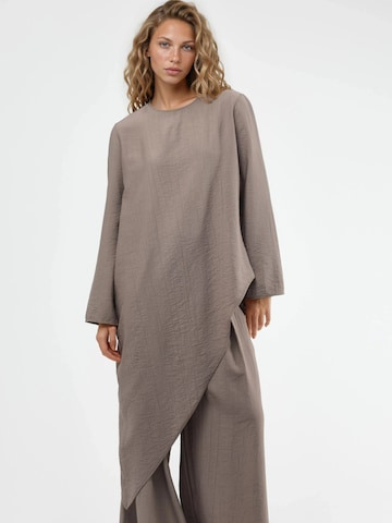 Busem Bluse in Braun: Vorderseite