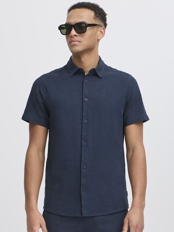 INDICODE JEANS - Ajuste regular Camisa 'Monk' en azul: frente