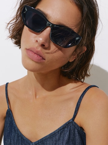 Pull&Bear Zonnebril 'GAFA' in Zwart