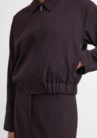Veste mi-saison COMMA en violet : sur le côté