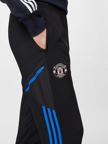 ADIDAS SPORTSWEAR Дънки Tapered Leg Спортен панталон 'Manchester United Presentation' в черно