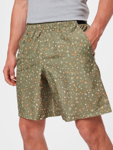 UNDER ARMOUR Regular Sportshorts 'Adapt' in Grün