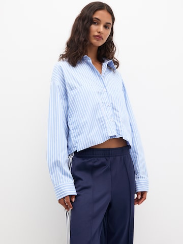 Pull&Bear Blouse in Blauw: voorkant