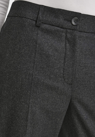 Fadenmeister Berlin Regular Pants in Grey
