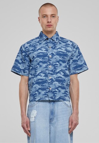 Fit confort Chemise Urban Classics en bleu : devant