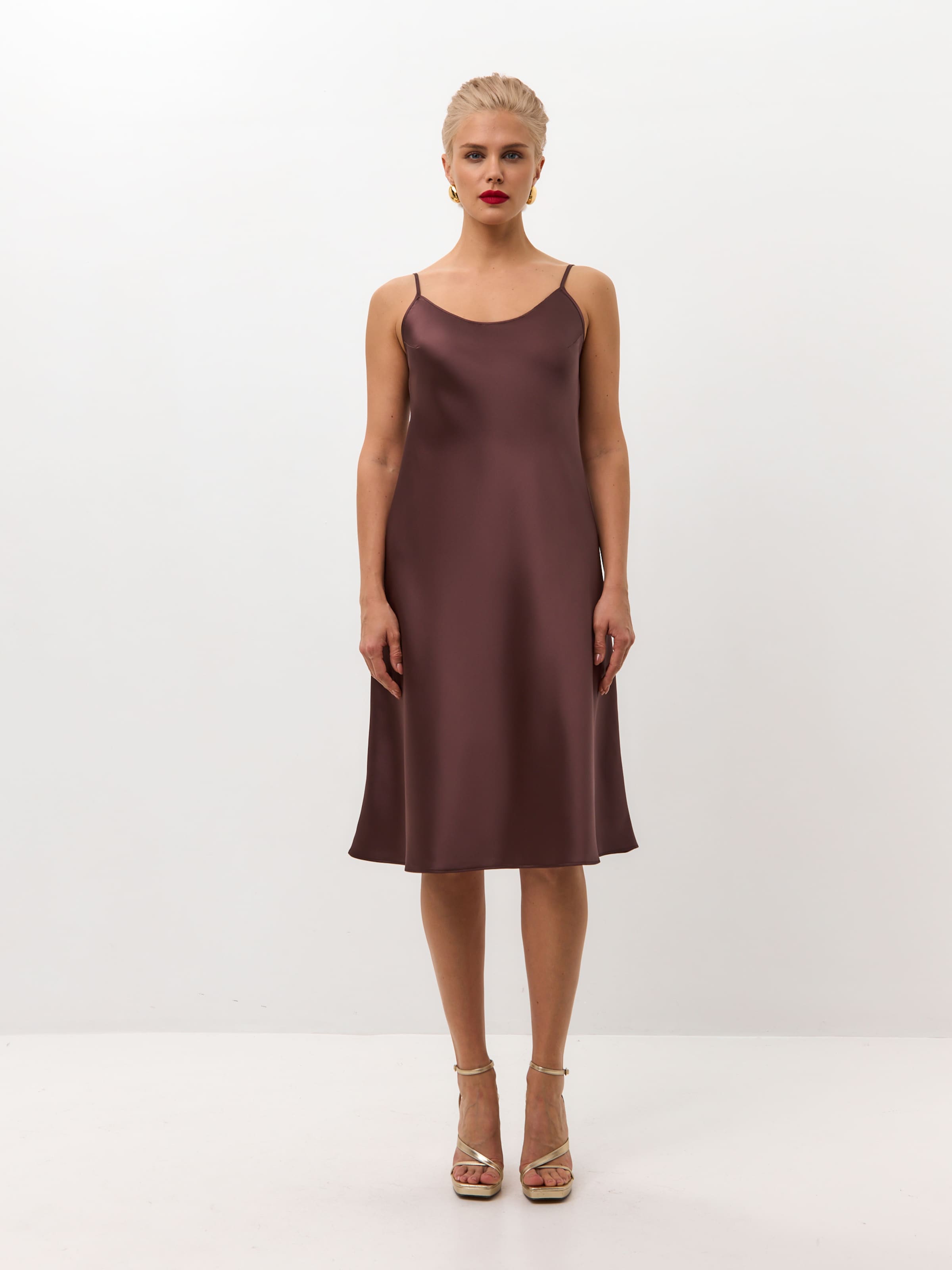 Serena Silueta Mekko 'Below the knee satin slip dress 'Grace'' värissä ruskea: etupuoli