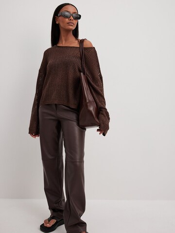 NA-KD Sweater in Brown: front