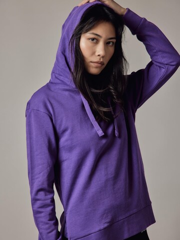 Sweat-shirt 'Felpa con Cappuccio e Spacchi Laterali' OWN Off With Nature en violet