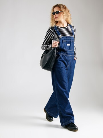 LEVI'S ® Широкий Джинсовый комбинезон в Синий