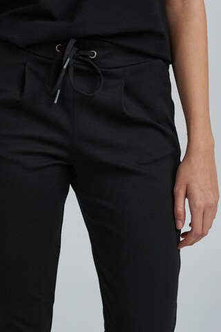 Coupe slim Pantalon 'Rizetta' b.young en noir