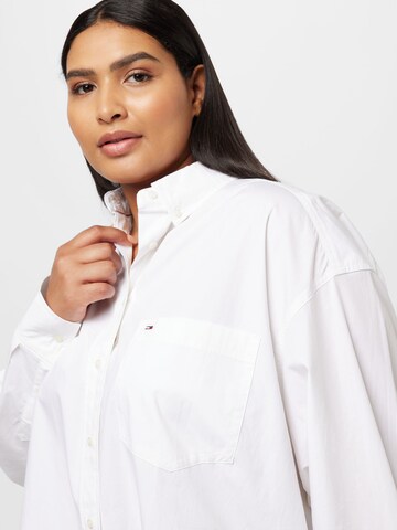 Tommy Jeans Curve Bluse i hvid