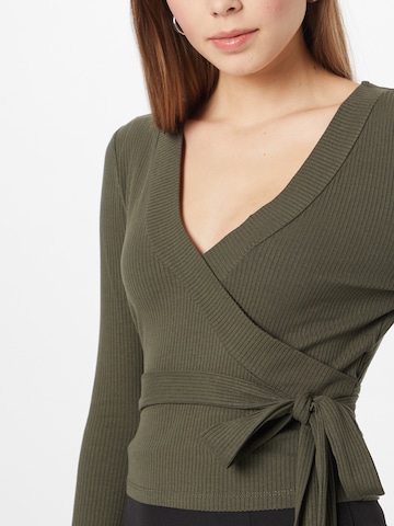 ABOUT YOU Shirt 'Cassia' in Green