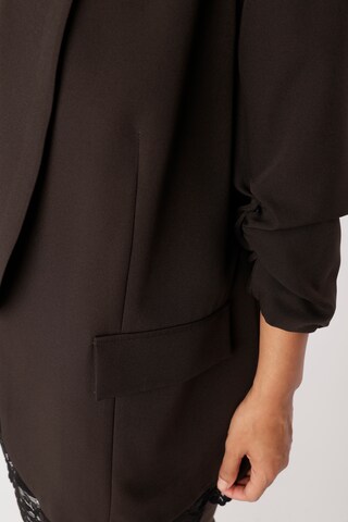 Aniston Blazer in Brown
