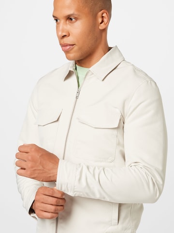 Veste mi-saison 'Kristoffer' elvine en blanc