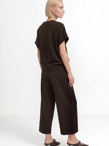 Wide leg Pantaloni con pieghe di Rich & Royal in marrone