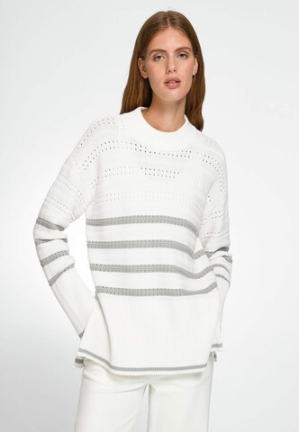 DAY.LIKE Sweater in White: front