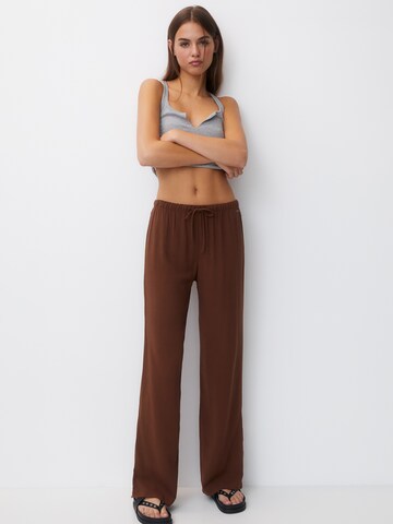 Regular Pantalon Pull&Bear en marron : devant