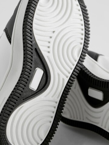 Baskets Next en blanc